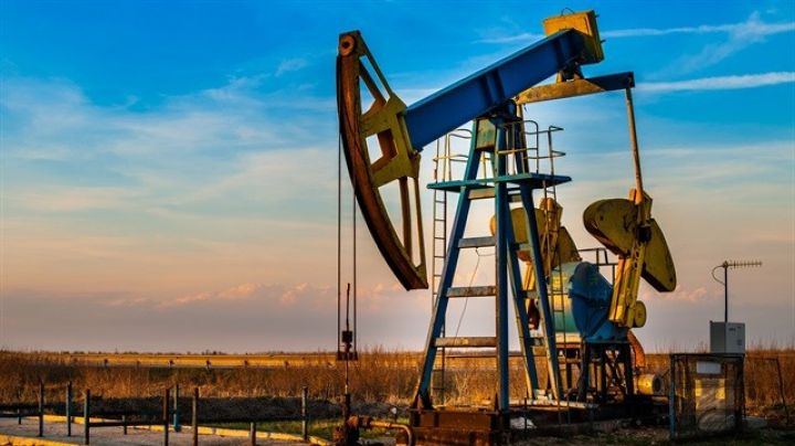 ABŞ-da neft ehtiyatları daha çox azaldı, qiymətlər yüksəldi