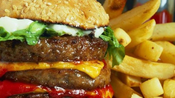 “Fast food” yeməkləri qida borusu xərçəngi riskini artırır