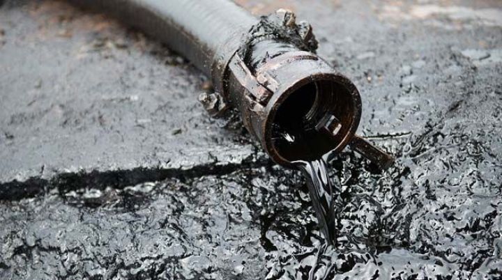 ABŞ-da xam neft ehtiyatları sürpriz şəkildə artdı