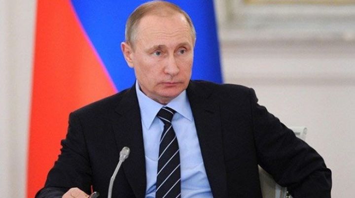 Putin: Rusiya iqtisadiyyatı böhrandan çıxdı
