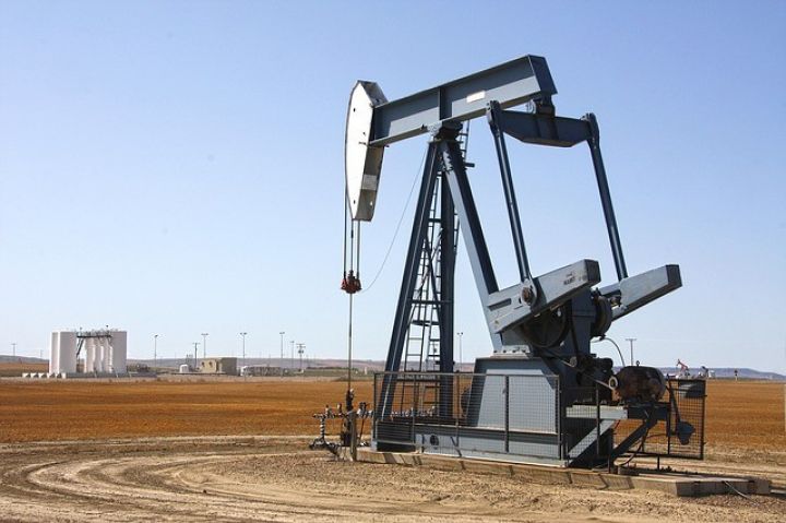 Neft, ABŞ "stoklarındakı" artımın yavaşlaması ilə bahalaşıb