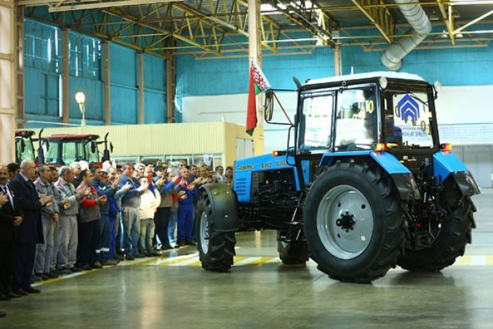 Gəncədə 10.000-ci traktor konveyrdən çıxıb