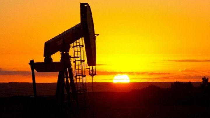 "Neft hasilatının azaldılması, Rusiya iqtisadiyyatına mənfi təsir edəcək"