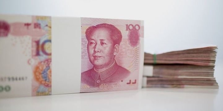Yuan dollar qarşısında 12 ayın ən aşağı səviyyəsinə düşüb