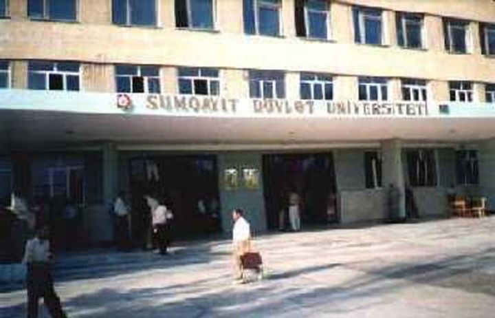 Sumqayıt Dövlət Universitetinin binasında çökmə