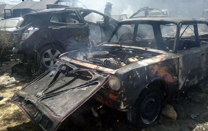 Polisin cərimə meydançasında 50-dən çox avtomobil yandı - YENİLƏNİB