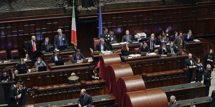 İtaliyanın iflası riski "siyasi qeyri-müəyyənliklə" yüksəlib