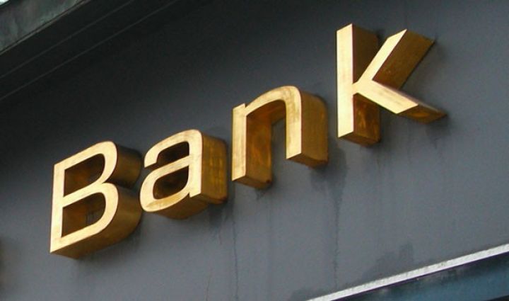 20 bankın qeyri-faiz xərcləri artıb