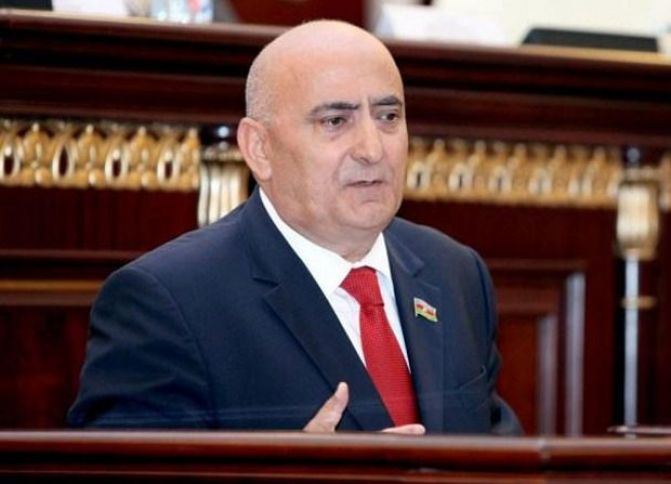 Deputat: “Banklar hakimiyyəti təhdid edən ünsür halına gəlib”