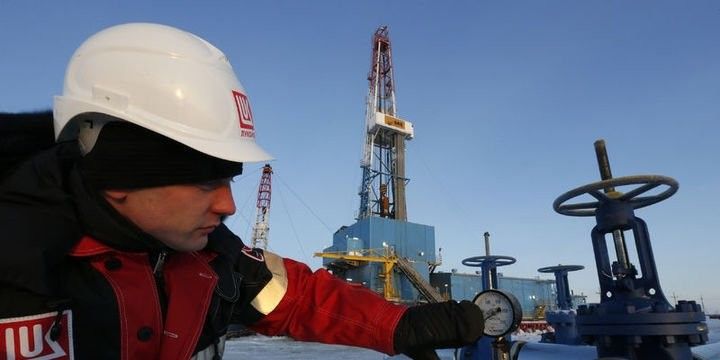 "Lukoil" İrandan neft alışını dayandırdı