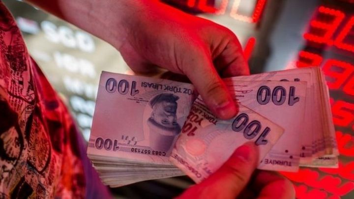 Türk Lirəsinin Dollar qarşısında ucuzlaşması 2%-i keçdi
