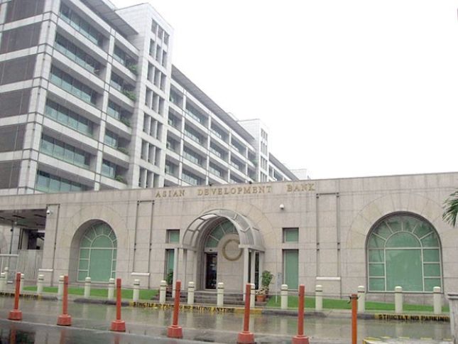 Asiya İnkişaf Bankı Pakistana 1,3 milyard dollar kredit ayırıb