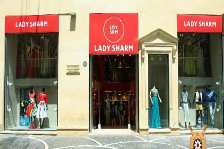 “Lady Sharm” mağazalar şəbəkəsinin rəhbərinin məhkəməsi başlayıb