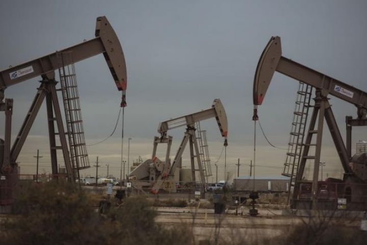 ABŞ neftinin qiyməti 50 dollardan da aşağı düşdü