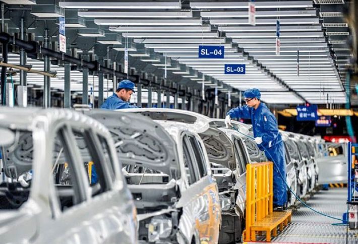 Nəhəng avtomobil istehsalçıları işçilərini Çindən geri çağırır
