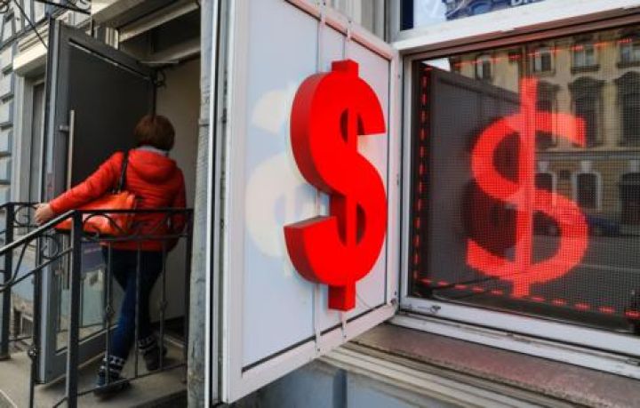Moskva birjasında hərracların açılışında dolların məzənnəsi yüksəlib