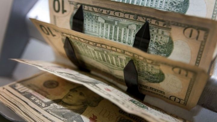Dolları 1.78 manatdan aşağı satan bankların sayı artır