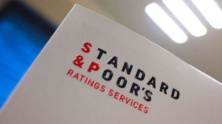 Yunanıstanın kredit reytinqini yüksəltdi