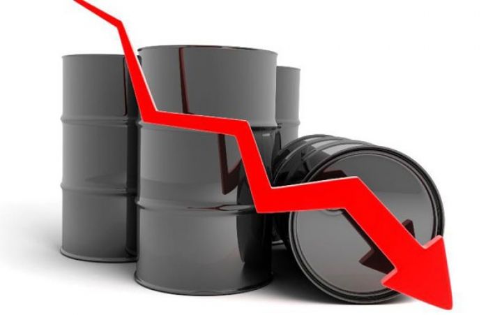 Neft ABŞ-da ehtiyatların artması ilə ucuzlaşır