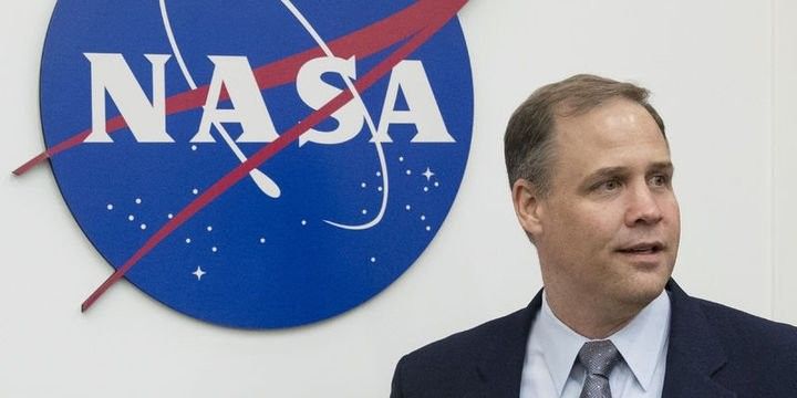 NASA: Marsa ayaq basacaq ilk adam bir qadın ola bilər