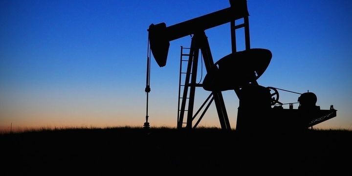 ABŞ neftin qiyməti proqnozlarını aşağı saldı