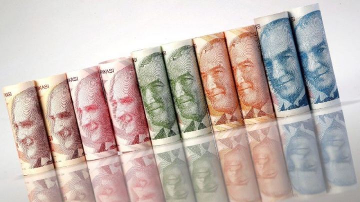 Dolların qiyməti 16 türk lirəsini keçdi