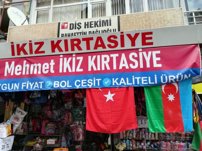 Türkiyədəki dəftərxana ləvazimatları mağazalarından Azərbaycana dəstək - FOTOLAR