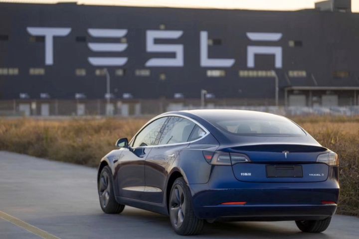 Şanxayda istehsal edilən "Tesla" avtomobilləri Avropaya ixrac olunur