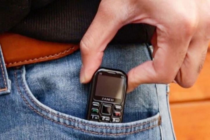 Dünyanın ən kiçik telefonu təqdim edildi - QİYMƏTİ, FOTOLAR