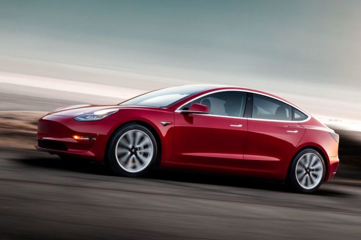 Tesladan yeni rekord  - 185 min elektromobil