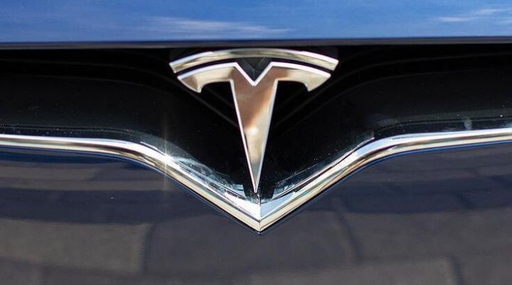 Tesla-dan ilk rübdə rekord mənfəət!