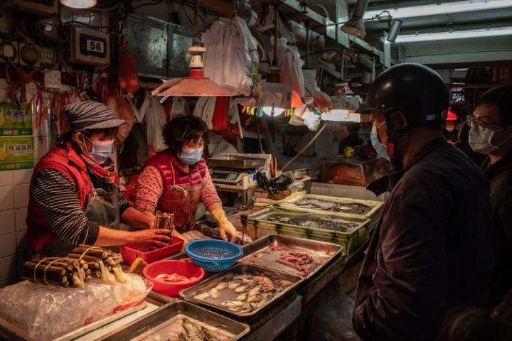 ÜST-ün ekspert qrupu “Uhan bazarı”ndan "mühüm dəlillər" toplayıb