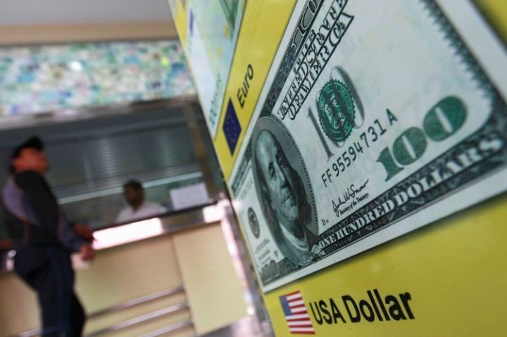 Fevralda əhali banklara nağd dollar satışını kəskin artırıb