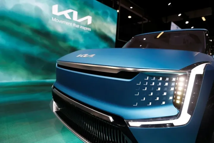 Kia yeni SUV EV9 elektromobilini təqdim edib