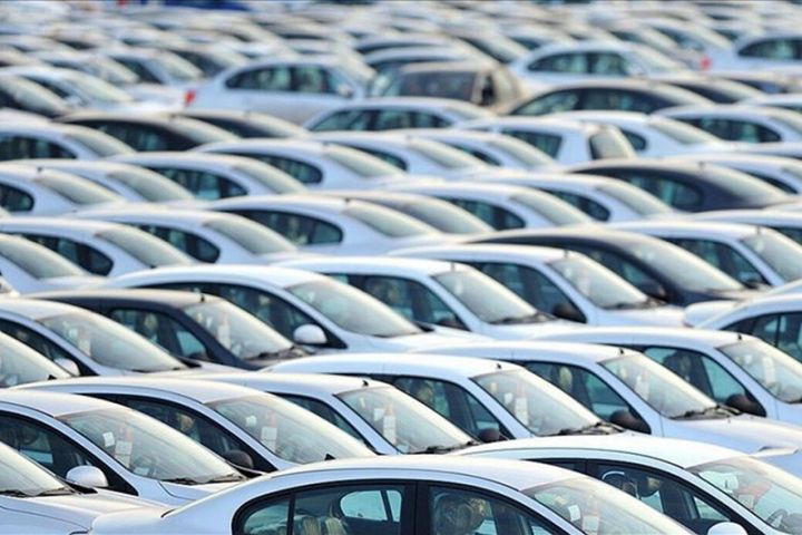 Çində avtomobil satışları kəskin azalıb