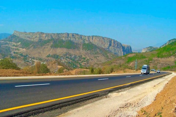 Qarabağ və Şərqi Zəngəzurda icra olunan yol layihələrinin cari vəziyyəti açıqlandı