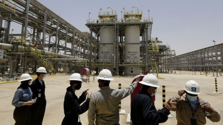 Orta Şərqin ən böyük neft-kimya şirkəti yaranır