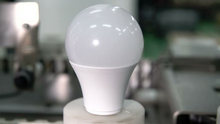İş adamı: "Dekabrın sonunadək LED lampaların istehsalı zavodumuz işə düşəcək"