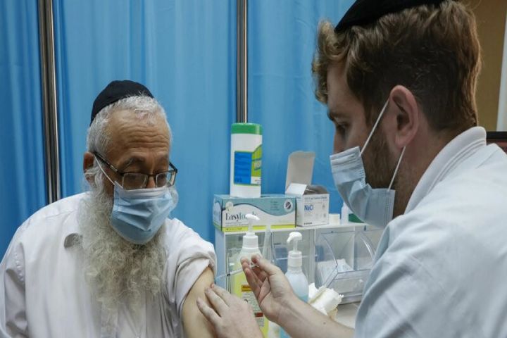 İsraildə 60 yaşdan yuxarı insanlara “Pfizer” peyvəndinin 3-cü dozası vurulacaq