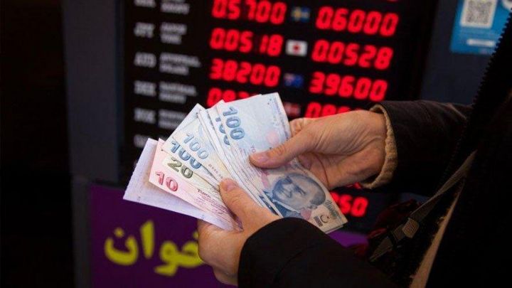 Türk Lirəsi Mərkəzi Bankın gözlənilməz qərarından sonra 1 faizə yaxın ucuzlaşdı