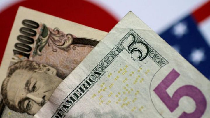 Yen dollar qarşısında 24 ilin ən aşağı səviyyəsinə düşüb