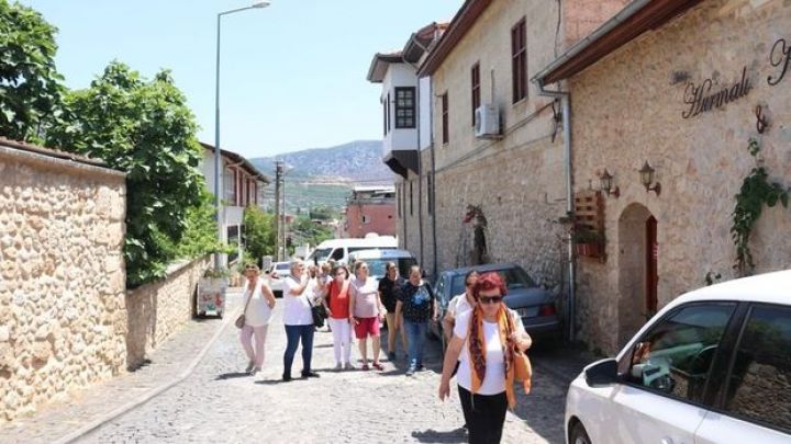 İlk 5 ayda Türkiyəyə 13 milyon nəfərə yaxın turist gəlib