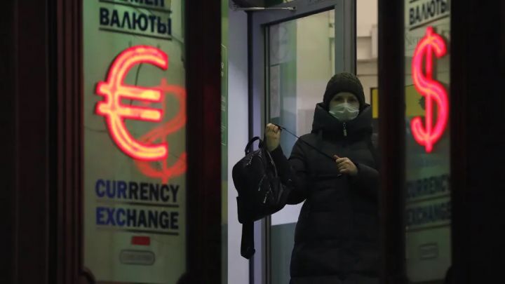 Moskvada dollar ucuzlaşıb, avro bahalaşıb