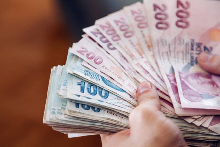 Türkiyə Mərkəzi Bankının sürpriz qərarından sonra Lirə bahalaşdı