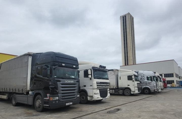 Azərbaycan Ukraynaya 20 TIR-dan ibarət yük avtomobili karvanı ilə yola saldı