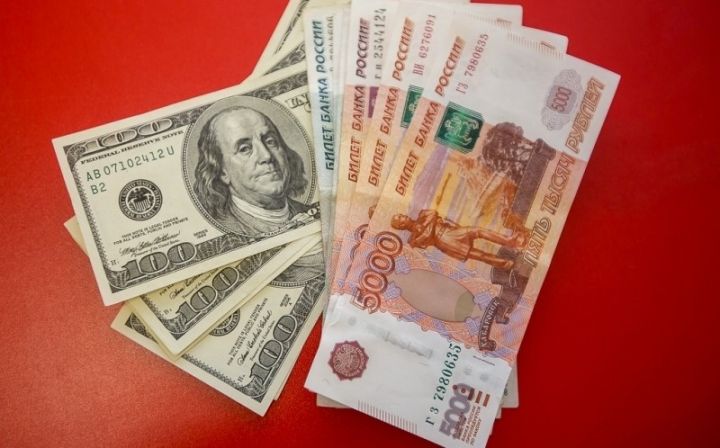 Moskva birjasında hərracların açılışında dolların məzənnəsi düşüb