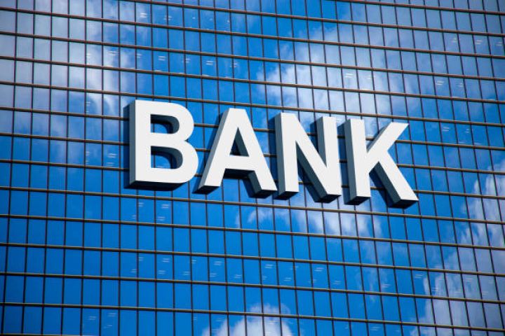 Azərbaycan bankı səhmlərinin nominal dəyərini azaldır