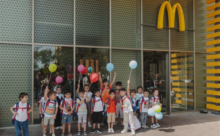 “McDonald’s Azərbaycan” və DSMF ölkə üzrə şəhid ailələrinin 1-ci sinif şagirdlərini məktəb ləvazimatları ilə təmin edib - FOTO