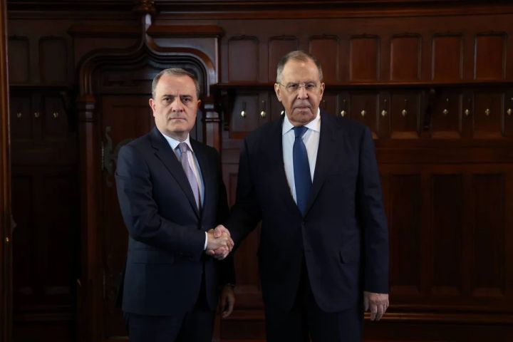 Bayramov və Lavrov təkbətək formatda görüş keçiriblər