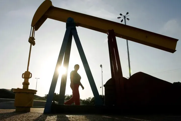 Səudiyyə Ərəbistanı yaxınlığında tanker vurulub, Tramp İranı hədələyib - NEFT BAHALAŞIR